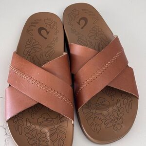 Like new Olukai leather slides